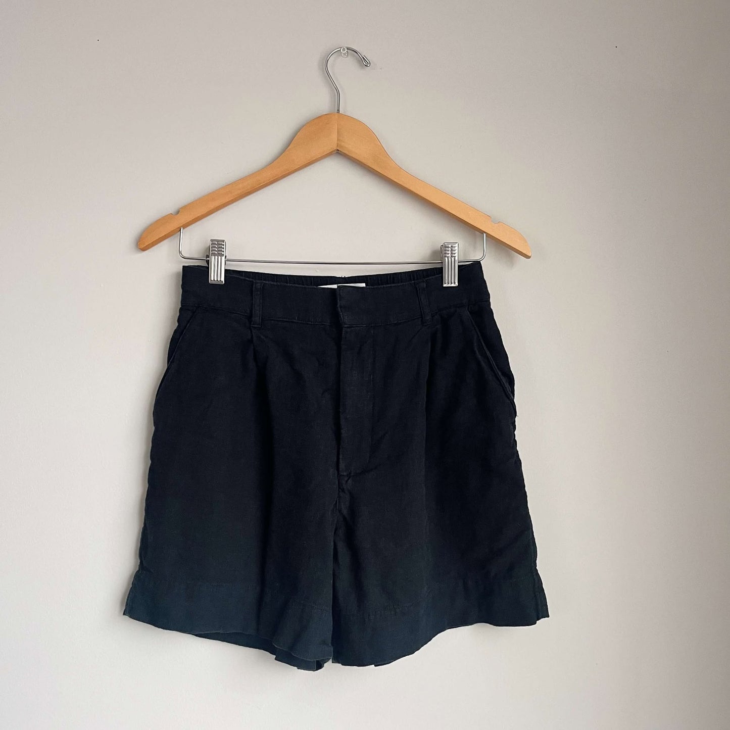 - Abercrombie & Fitch Sloane Tailored Linen Blend Short (S)