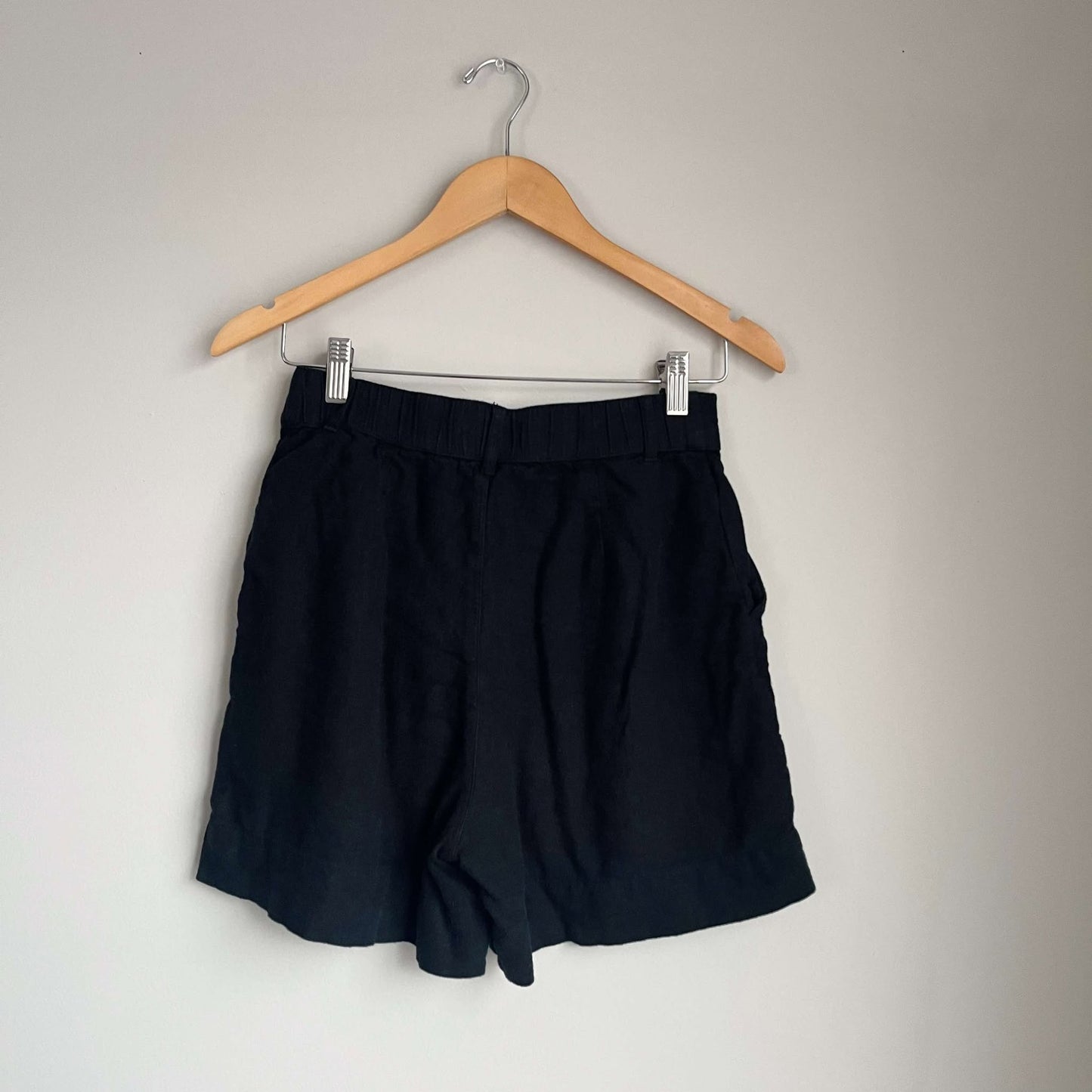 - Abercrombie & Fitch Sloane Tailored Linen Blend Short (S)