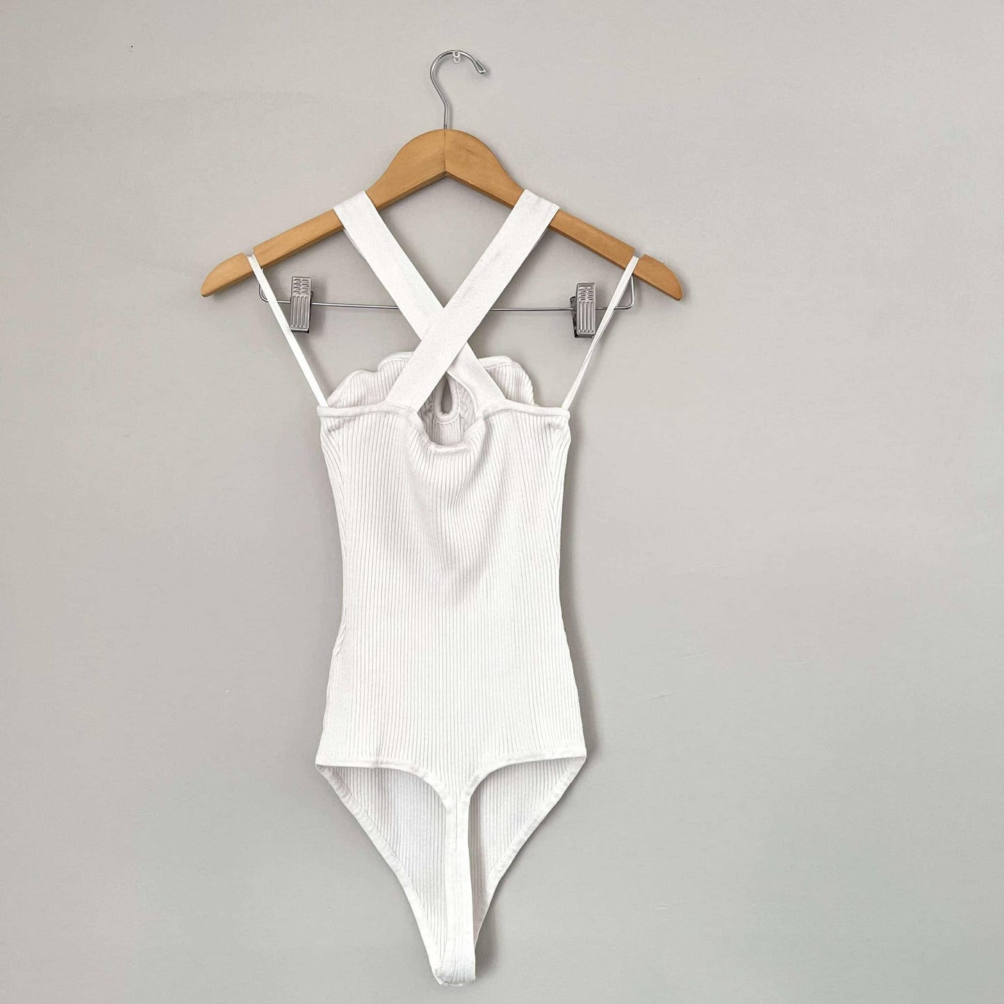 Abercrombie & Fitch White Ribbed Twist Halter Bodysuit (M)