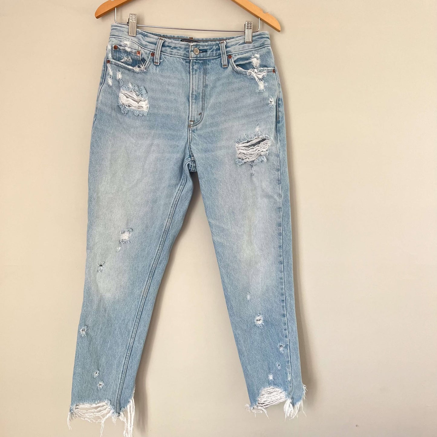 Abercrombie & Fitch Mom Jeans (8/29)