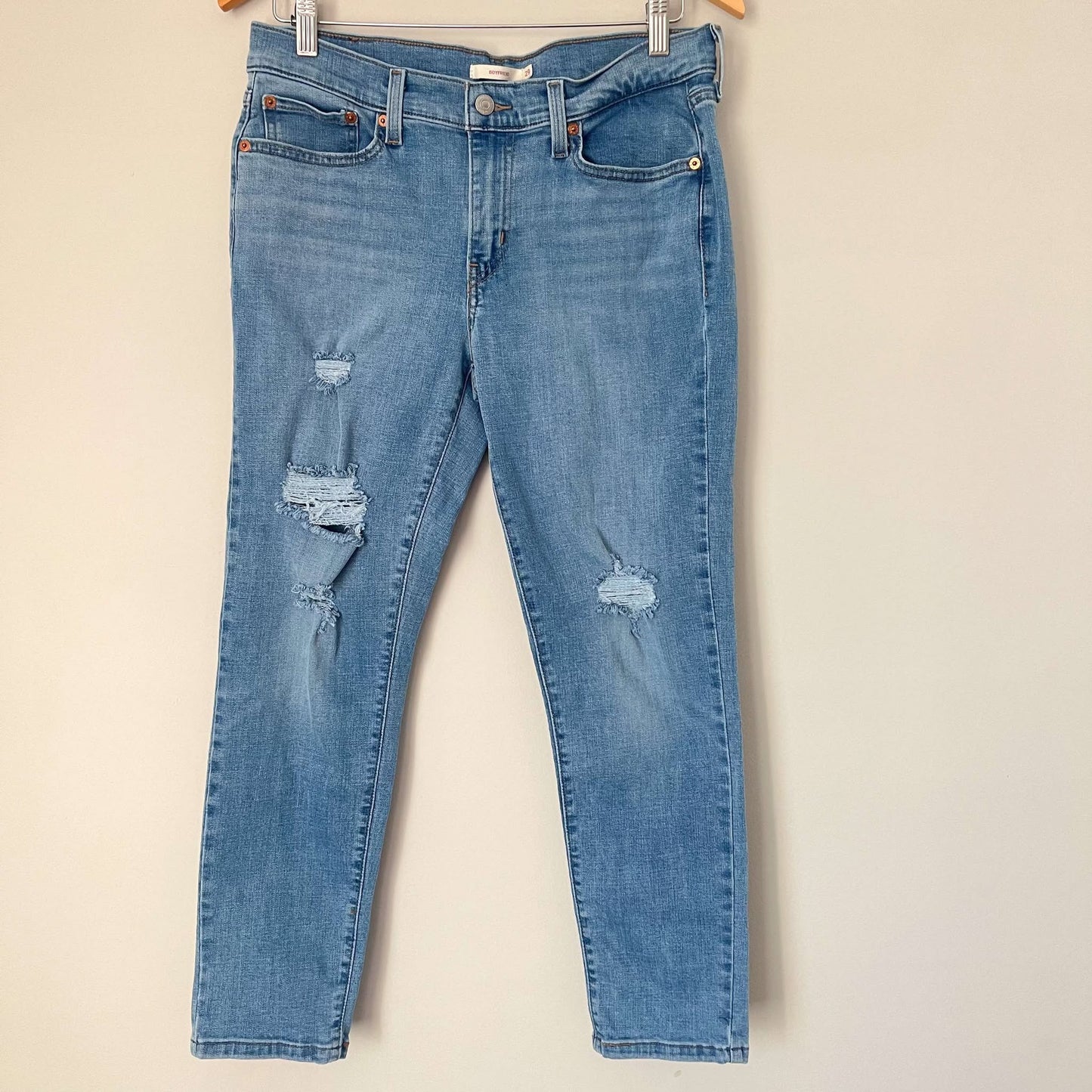 Levi’s Boyfriend Mid Rise Distressed Jeans (29W 27L)