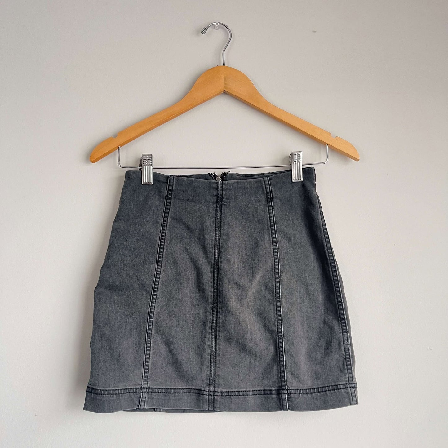 - Free People Modern Femme Gray Denim Mini Skirt Size 0